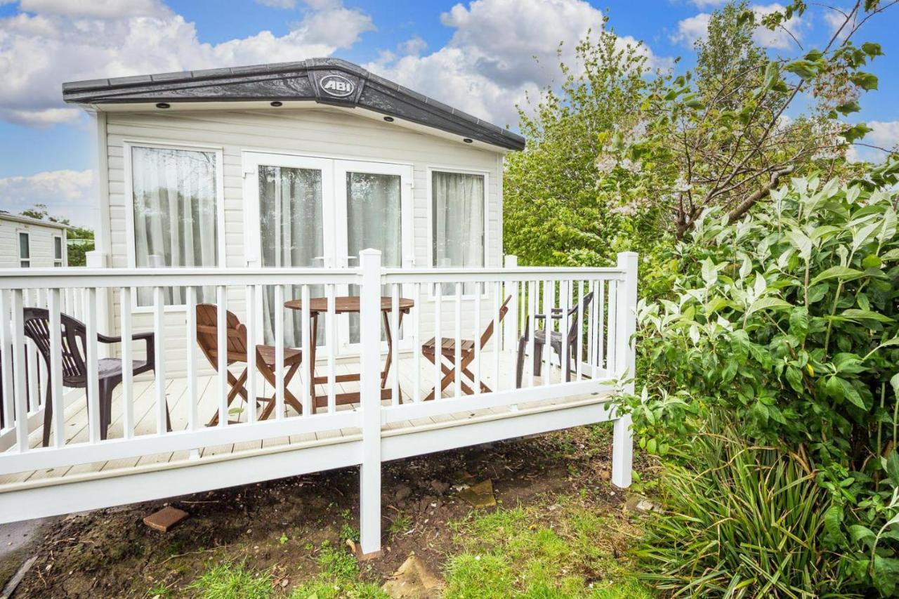 Beautiful 6 Berth Caravan With Decking At Southview Holiday Park Ref 33024O Hotel สเกคเนส ภายนอก รูปภาพ