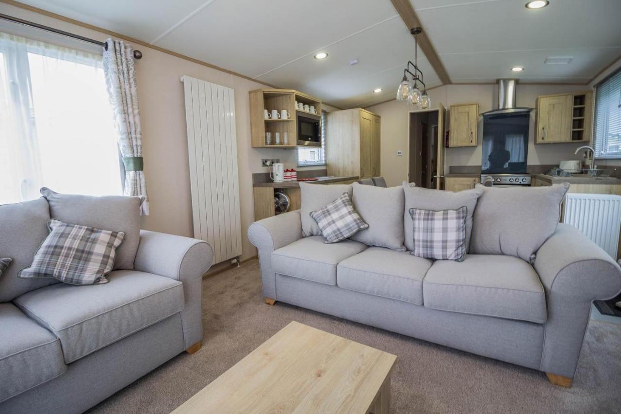 Beautiful 6 Berth Caravan With Decking At Southview Holiday Park Ref 33024O Hotel สเกคเนส ภายนอก รูปภาพ