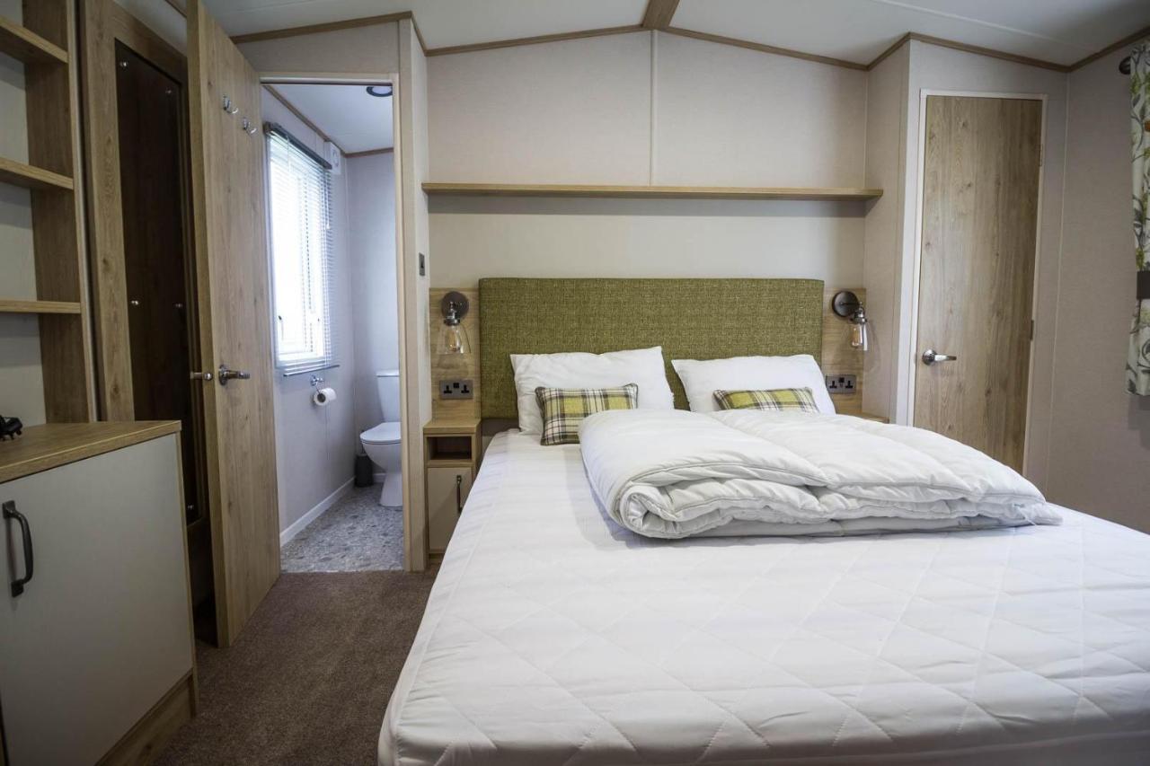 Beautiful 6 Berth Caravan With Decking At Southview Holiday Park Ref 33024O Hotel สเกคเนส ภายนอก รูปภาพ