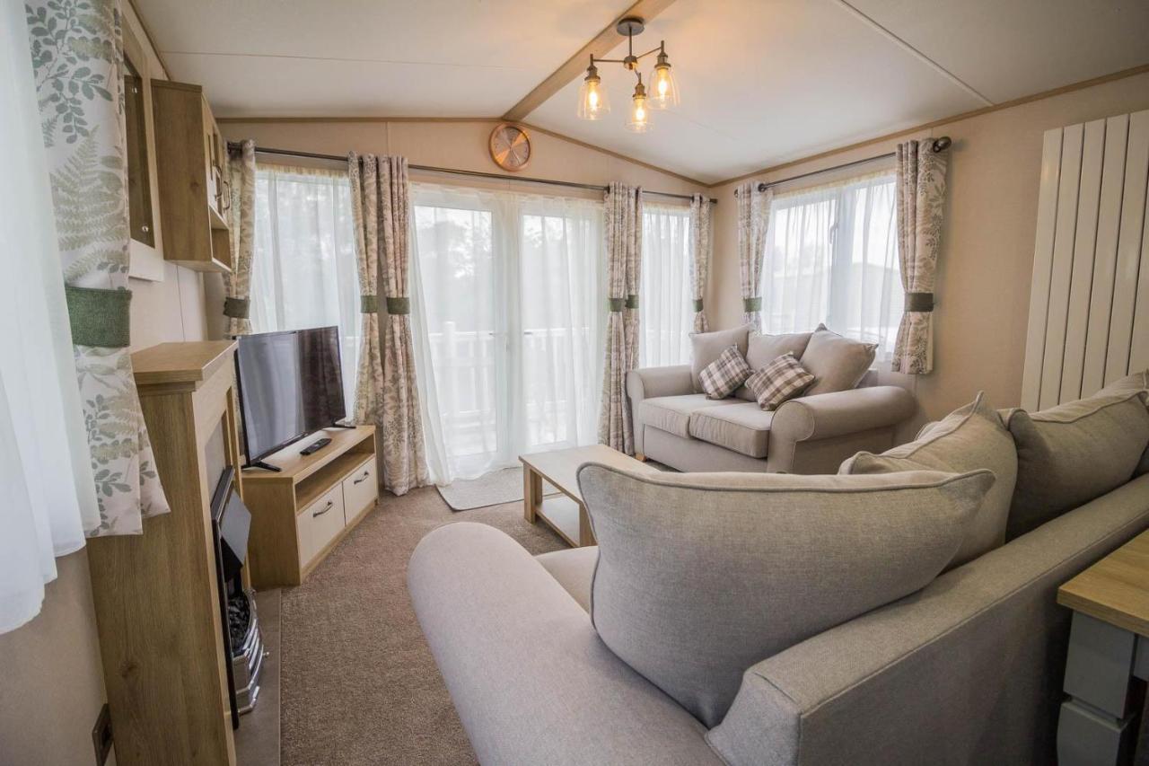 Beautiful 6 Berth Caravan With Decking At Southview Holiday Park Ref 33024O Hotel สเกคเนส ภายนอก รูปภาพ