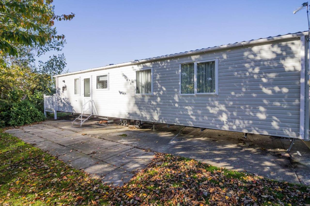 Beautiful 6 Berth Caravan With Decking At Southview Holiday Park Ref 33024O Hotel สเกคเนส ภายนอก รูปภาพ