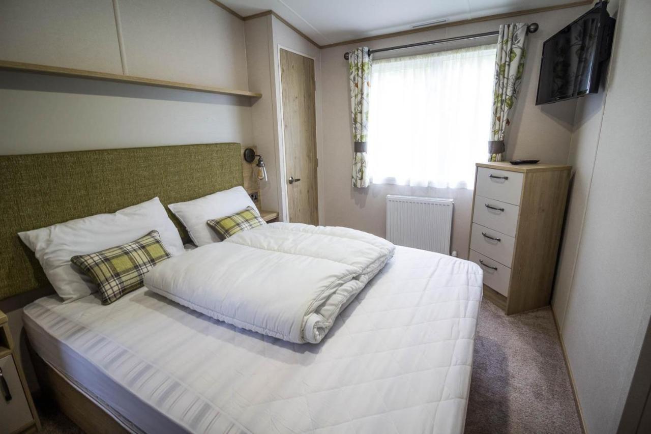 Beautiful 6 Berth Caravan With Decking At Southview Holiday Park Ref 33024O Hotel สเกคเนส ภายนอก รูปภาพ
