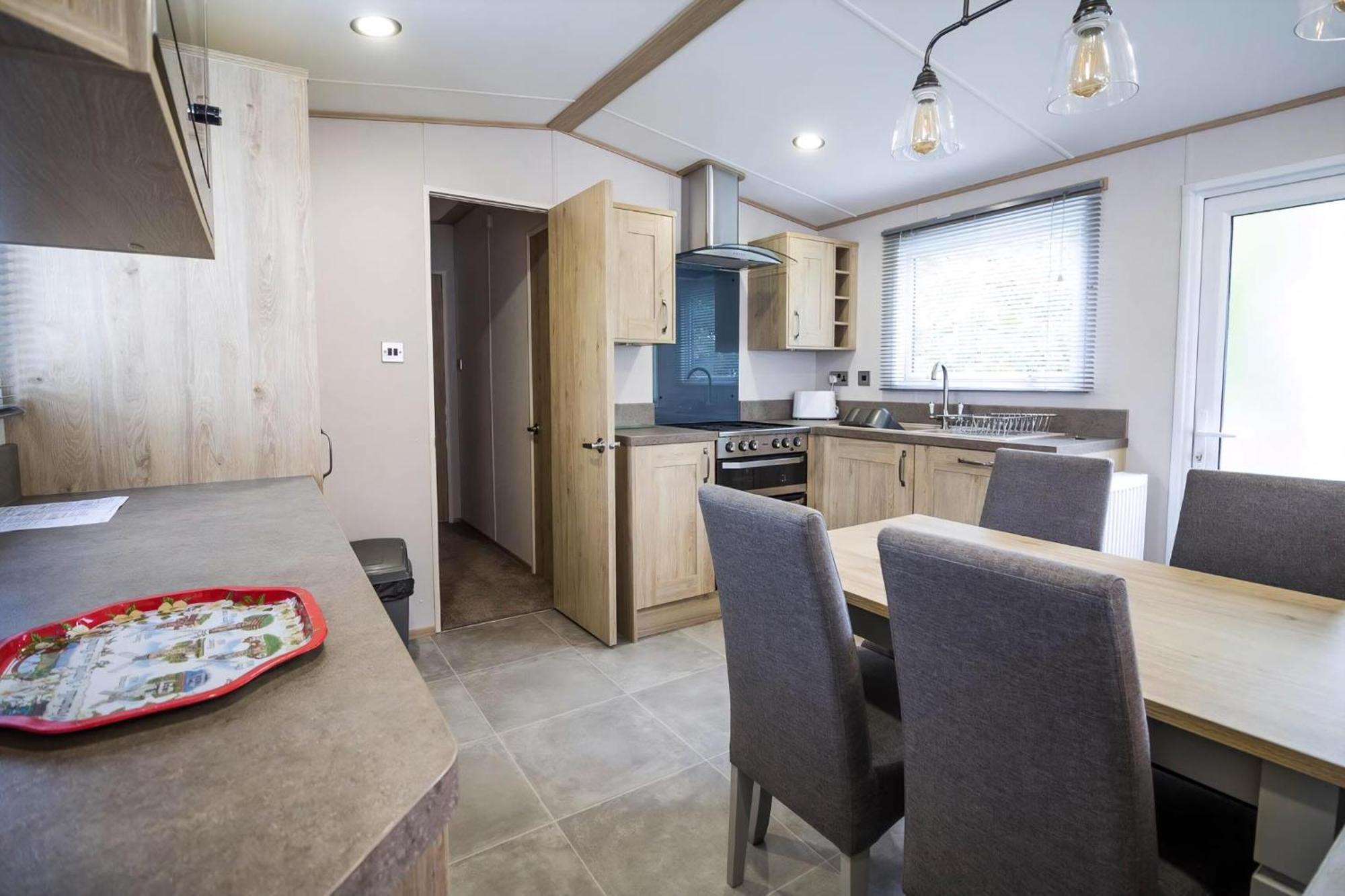 Beautiful 6 Berth Caravan With Decking At Southview Holiday Park Ref 33024O Hotel สเกคเนส ภายนอก รูปภาพ