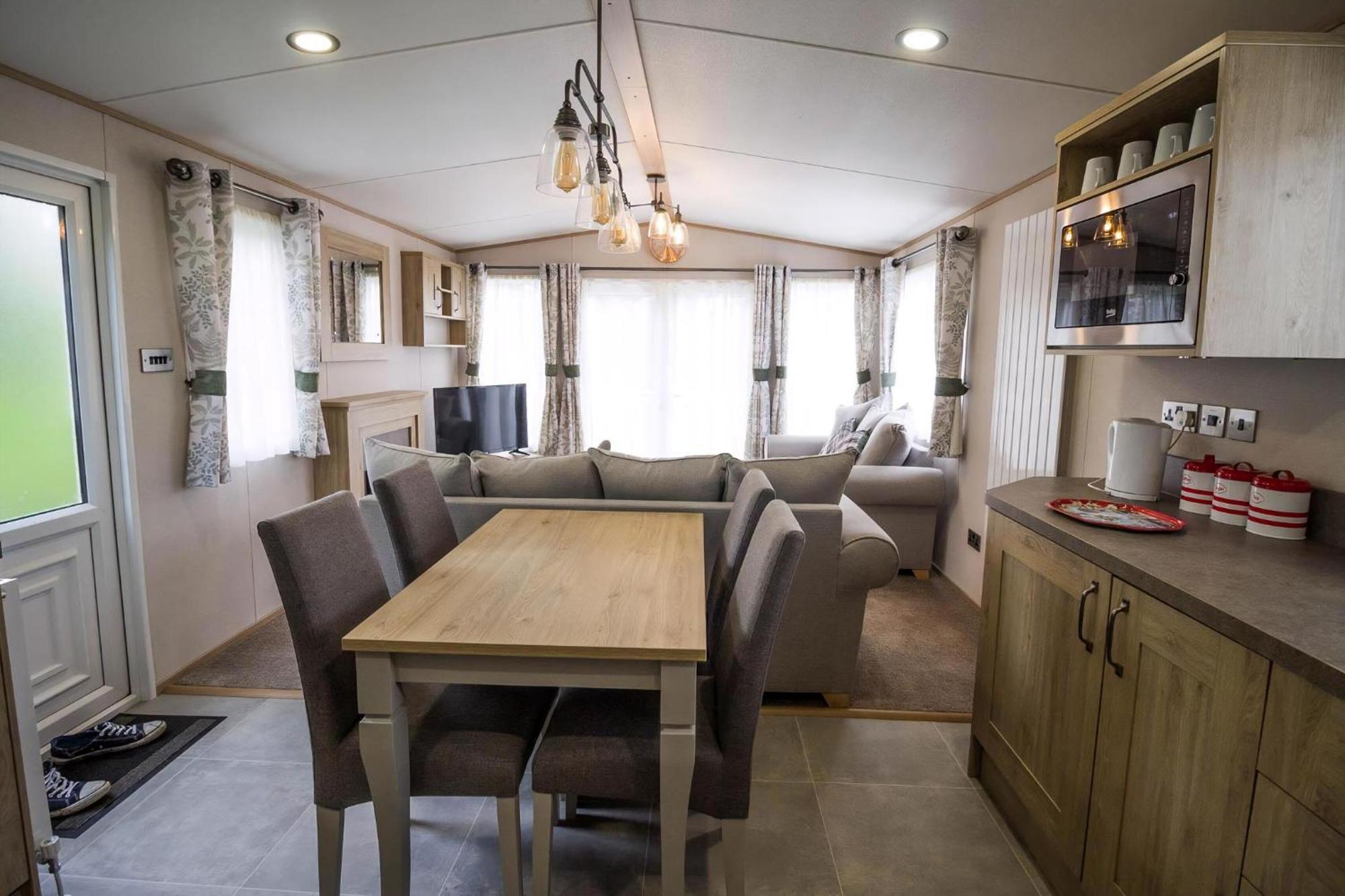 Beautiful 6 Berth Caravan With Decking At Southview Holiday Park Ref 33024O Hotel สเกคเนส ภายนอก รูปภาพ